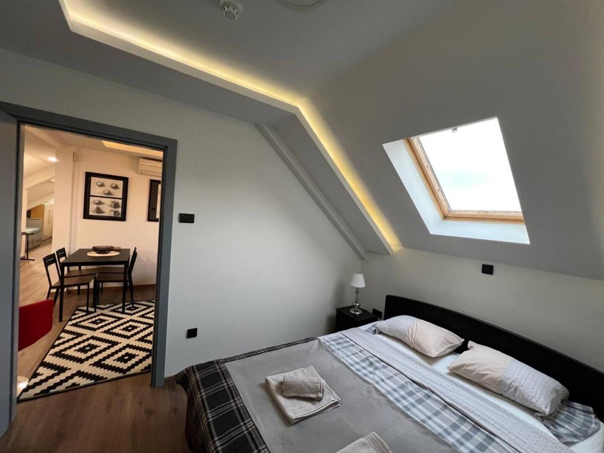 Main Square Apartment *
